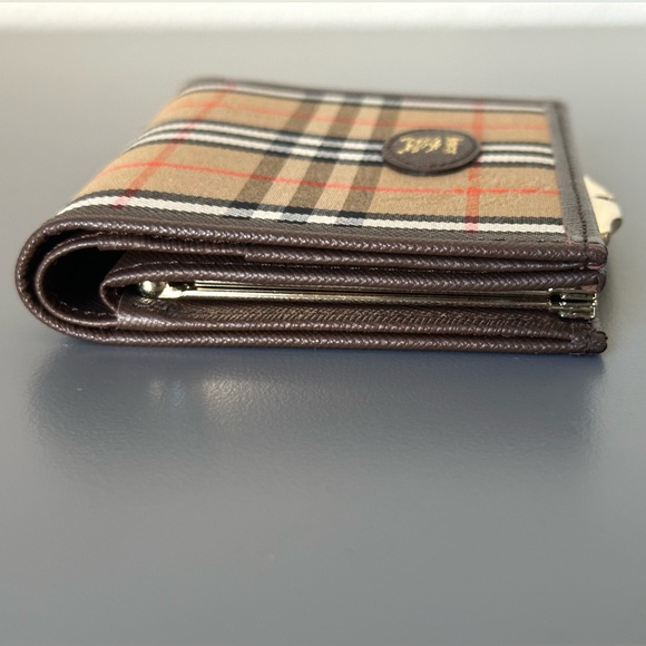 Burberrys Novacheck Compact Kisslock Wallet - Picture 11 of 15